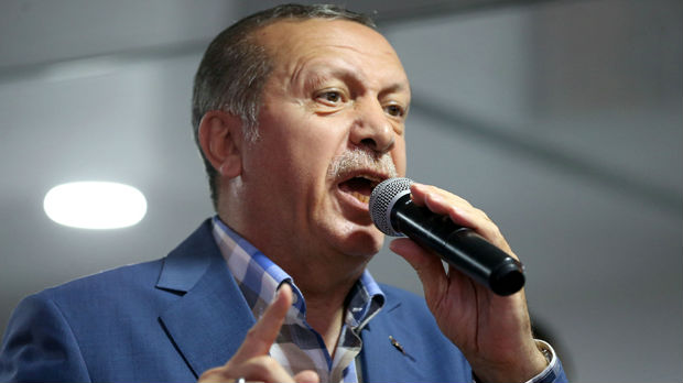 Erodgan: Umesto da hvale Tursku, staju uz pučiste