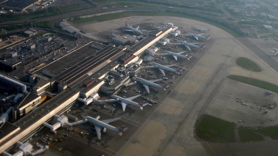 Evakuisan avion na londonskom aerodromu Hitrou