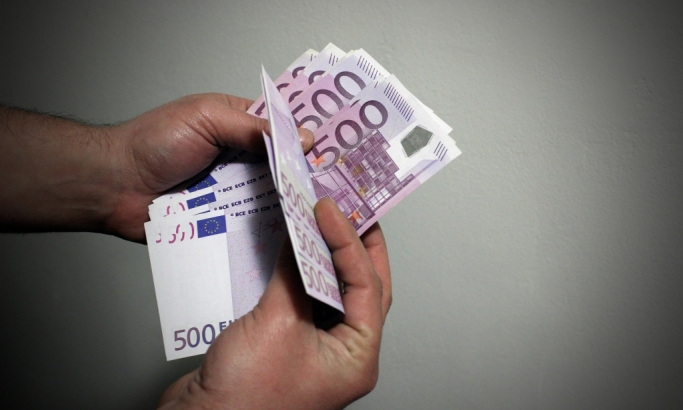 Evro u utorak silazi na 123,79 dinara