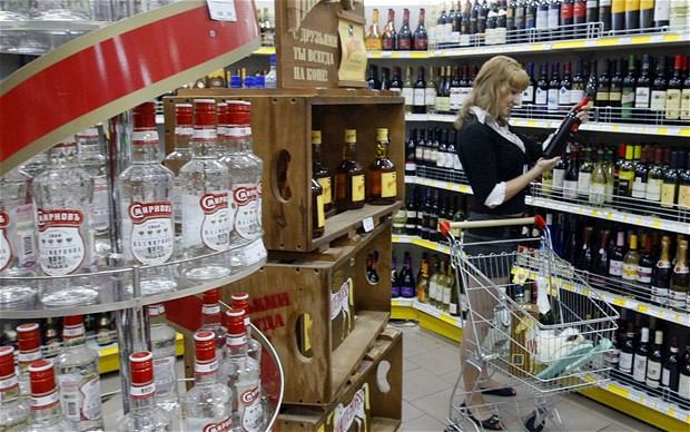 Evropska komisija traži da Srbija izjednači akcize na domaća žestoka pića s akcizama na uvozna pića