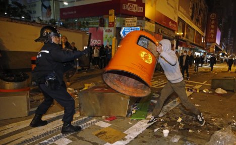 (VIDEO I FOTO) HAOS U HONGKONGU: Policija pucala na demonstrante