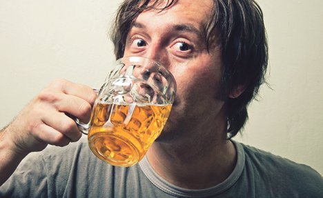(FOTO) MODERNA ALHEMIJA: Naučnici tvrde da su otkrili način da urin pretvore u pivo