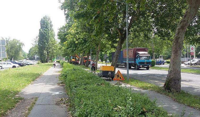 FOTO: Nakon protesta počeli radovi na uređenju biciklističke staze