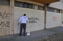 FOTO: Prekrečeni grafiti mržnje na Limanu i Rotkvariji