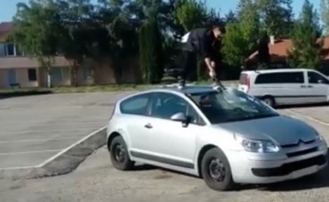 (FOTO VIDEO) BECA, DA LI JE ONA TOGA VREDNA: Pogledajte, razlupao auto zbog Tamare Đurić