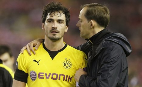 (FOTO, VIDEO) KAD KAPITEN IZNEVERI: Evo kako su navijači Dortmunda kaznili izdajnika Humelsa