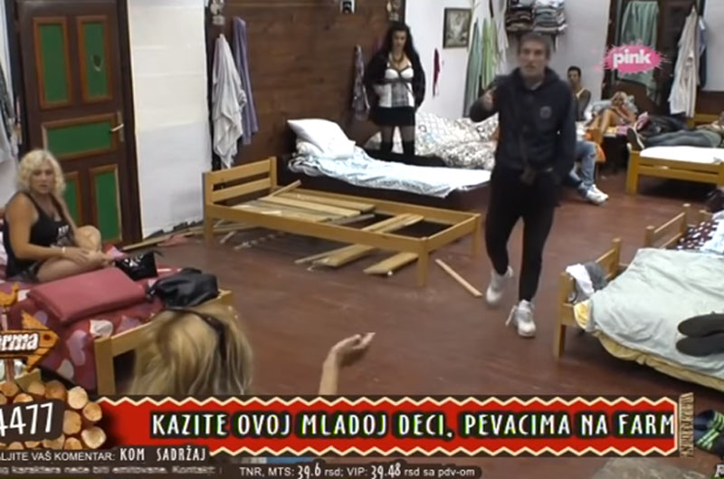 Farma 7: Lepi Mića polomio krevet Jeleni Golubović i pretio da će joj otkinuti ruku! VIDEO