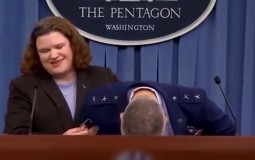 
					General SAD se onesvestio pred novinarima (VIDEO) 
					
									