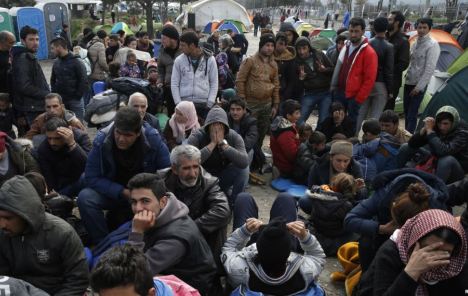 Grčka policija premjestila 1500 migranata iz logora u Idomeniju