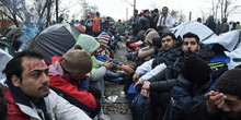 Grčka policija uklonila stotine migranata iz neutralne zone