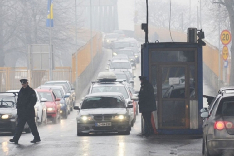 Gužva na graničnim prelazima: Na izlaz iz BiH se čeka do tri sata