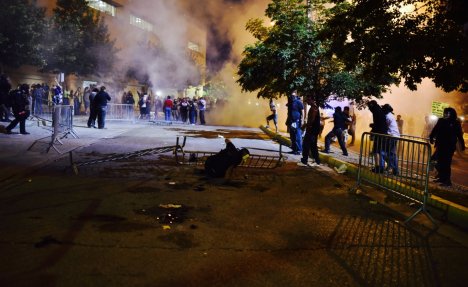 HAOS U ALBUKERKIJU: Demonstranti pokušali da prekinu Trampov govor pa se sukobili sa policIjom!