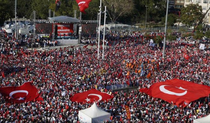 Hiljade na protestu u Istanbulu protiv vanrednog stanja