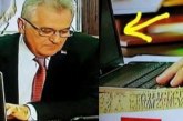 Hit fotka: Predsednik Srbije prekucao ceo tekst na isključenom laptopu