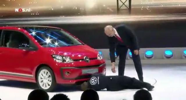 Incident na VW prezentaciji u Ženevi (VIDEO)