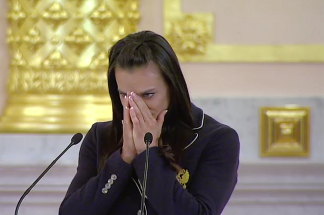 Išinbajeva plakala pred Putinom! (video)