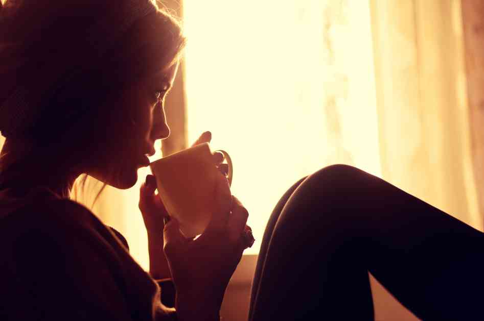 Ispijanje kafe na prazan stomak – Jutarnji ritual koji vam uništava zdravlje!