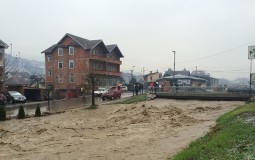 
					Iz poplavljenog područja kod Čačka evakuisano oko 420 ljudi 
					
									