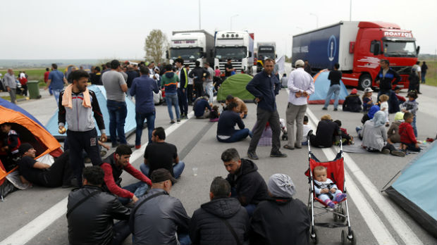 Izbeglice blokirale auto-put Egnatija u Grčkoj