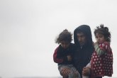 Izbeglice mole Makedonce: Spasite nas...