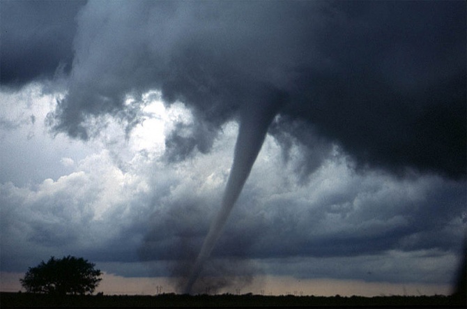 JAGODINA JE POGOĐENA, EVO KO MOŽE DA BUDE SLEDEĆI: Znakovi koji ukazuju da će se formirati tornado