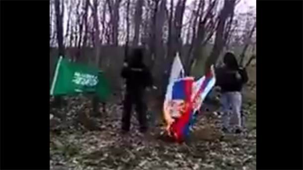 JEZIVO: Islamisti pale zastave Srbije! VIDEO
