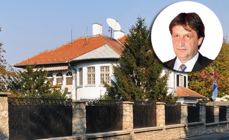 JOŠ NE PAKUJE KOFERE: Gašić do daljeg ostaje u državnoj vili na Dedinju