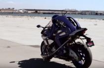 “Jamahin” robot može da vozi motocikl (video)