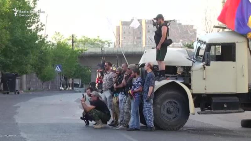 Jerevan: Stanica pod opsadom