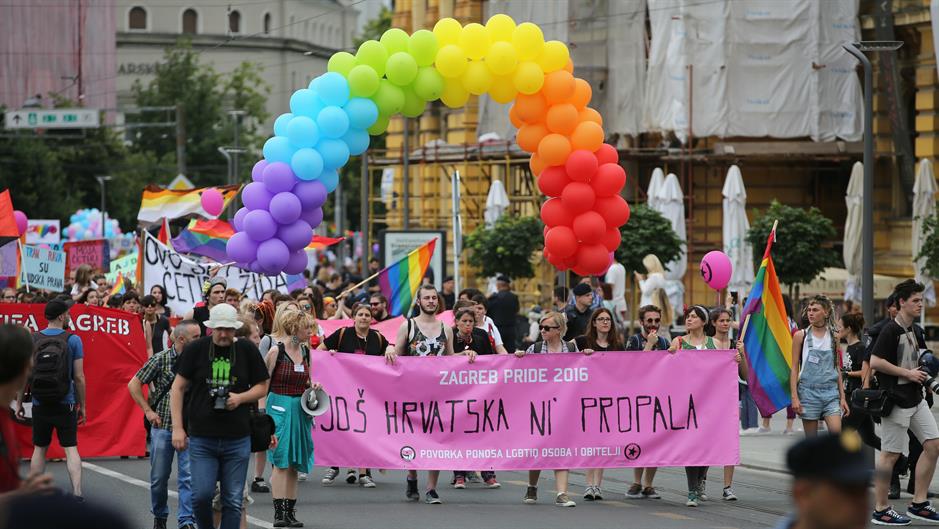 Još Hrvatska ni propala: Hiljade na Prajdu u Zagrebu