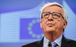 
					Junker predložio vanredni samit EU o izbegličkoj krizi 
					
									