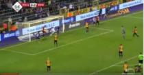 Kad Ibra poludi: Postigao gol pa nasrnuo na Mandandu (VIDEO)