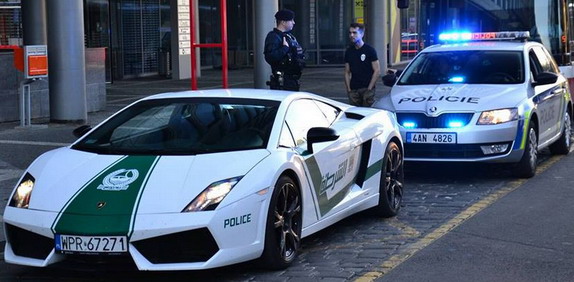 Kada lažni policijski Lamborghini zaustavi prava češka policija