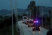 Kamenovan autobus sa fudbalerima Srbije u Tirani