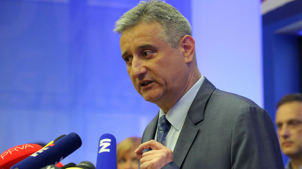 Karamarko podneo ostavku, pozvao Petrova i Oreškovića da učine isto