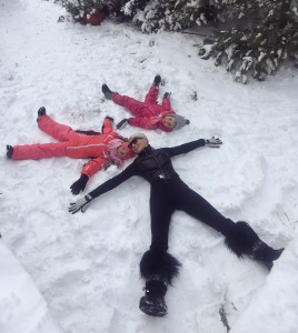 Karleušina porodična idila: Ovako JK uživa na snegu sa kćerkama