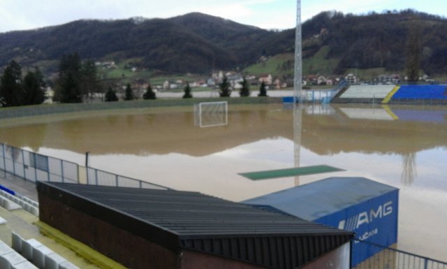 Katastrofa - Ovako izgleda poplavljeni stadion Mladosti! (foto)
