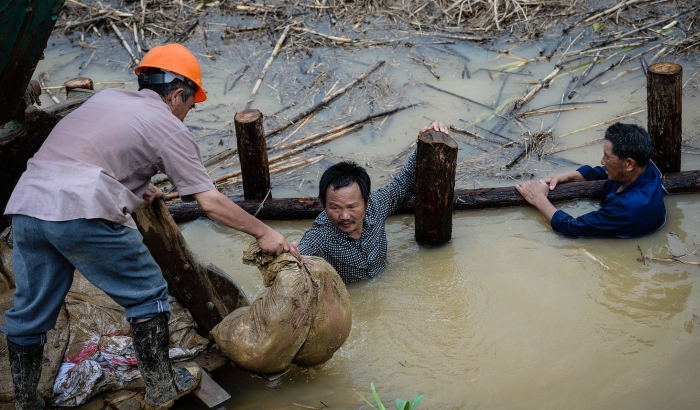 Kina: Raste broj žrtava, lokalni zvaničnici suspendovani zbog poplava