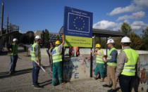 
					Kocijančić: Pozdravljamo pocetak radova na mostu u Mitrovici 
					
									