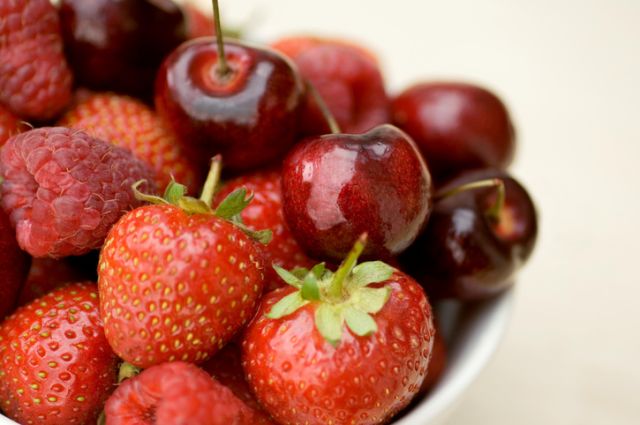 Koliko trešanja i jagoda zaista smemo da pojedemo?