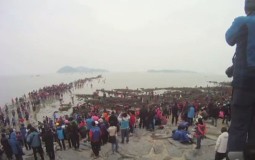 
					Korejska verzija Mojsijevog čuda na ostrvu Đindo (VIDEO) 
					
									