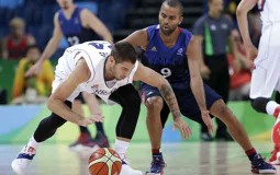 
					Košarkaši Srbije u finišu izgubili od Francuske 
					
									