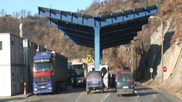 Kosovo suspendovalo uredbu o srpskim ličnim kartama, policija obaveštena