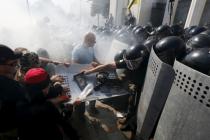 Krvav dan u Kijevu: Poginulo pet policajaca, vojnika geler pogodio u srce