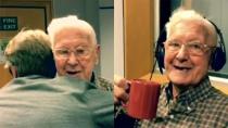LICE LJUDSKOSTI: Nežna priča o radio voditelju koji pozvao na kafu 95-godišnjeg slušaoca  
