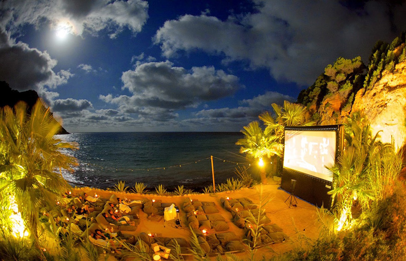 LUKSUZ DO NIVOA PERVERZIJE: Ovaj bioskop na otvorenom, na samoj obali mora će vas RASPAMETITI! (FOTO) (VIDEO)