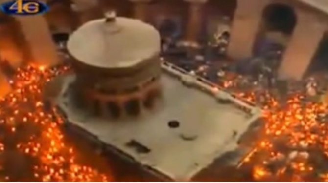 MISTERIJA, VERA I LEPOTA: Čarobni prizor paljenja SVETOG OGNJA u Jerusalimu (VIDEO)