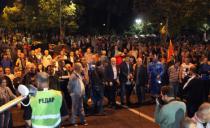 MUK Većina srpskih medija ignoriše proteste građana CG: Kurir jedini izveštava o protestima!
