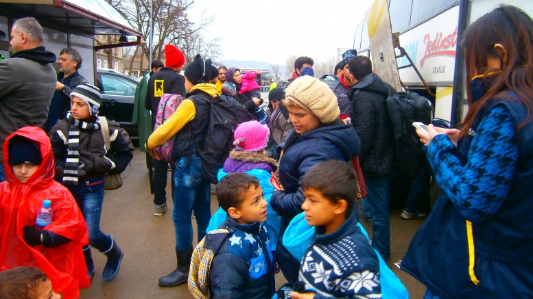 Madjarska od danas kontroliše migrante