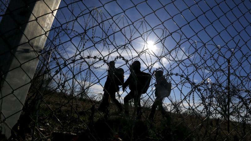 Mađarska pojačava žicu, migranti ne odustaju